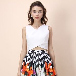 Chicwish SAVVY CROSS WRAPPED CROP TOP in white